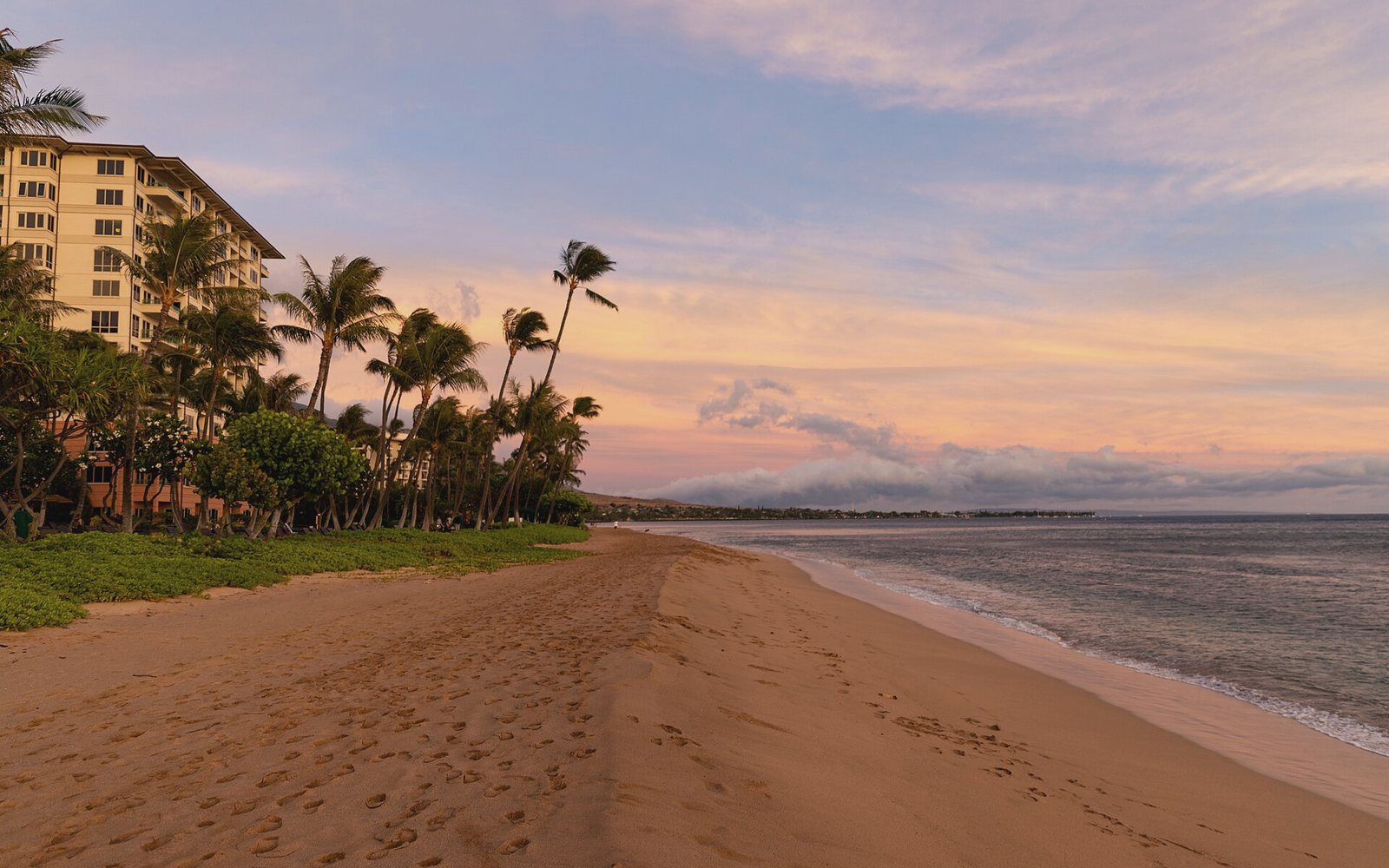 Golden hour on Kaanapali Beach on Maui's west side, near the Build Big Fast AI intensive